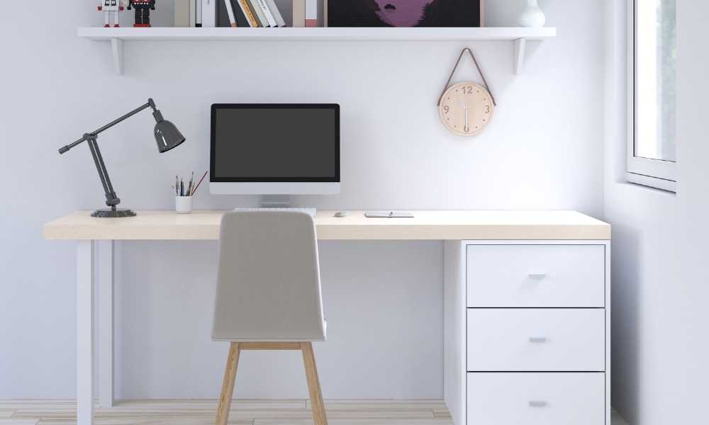 Choose a Desk With Drawers