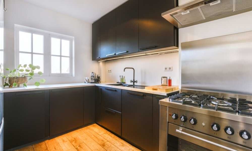 Opt For A Simple Pattern Modern Kitchen Backsplash With Dark Cabinets
