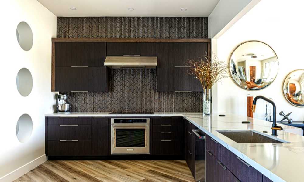 Stick To A Black And White Theme Modern Kitchen Backsplash With Dark Cabinets
